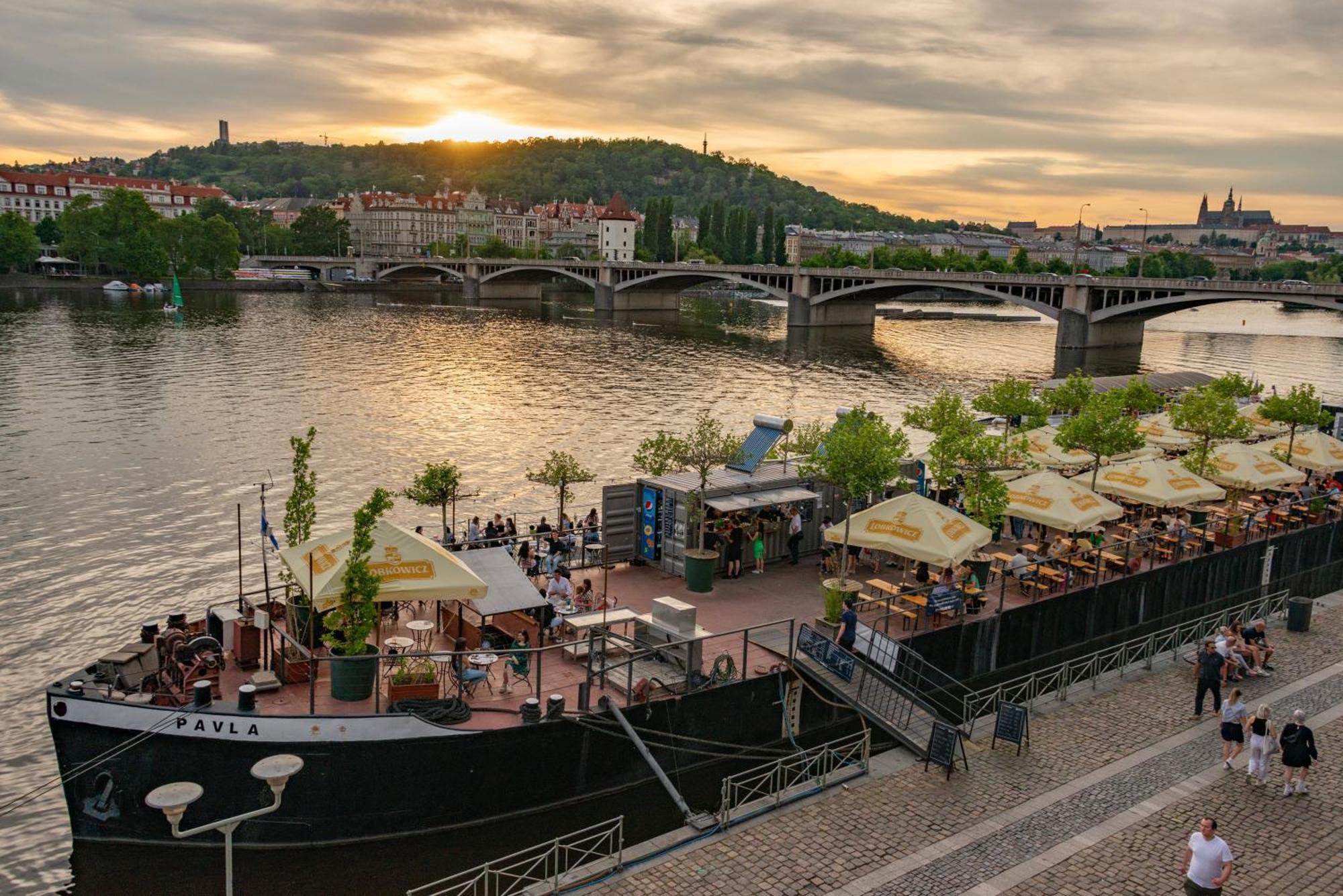 Cozy Homestay At Andel プラハ エクステリア 写真