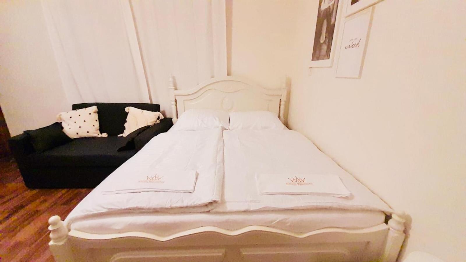 Cozy Homestay At Andel プラハ エクステリア 写真